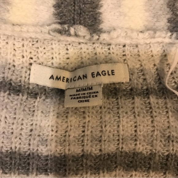 American Eagle Cropped Cardigan - Picture 2 of 2
